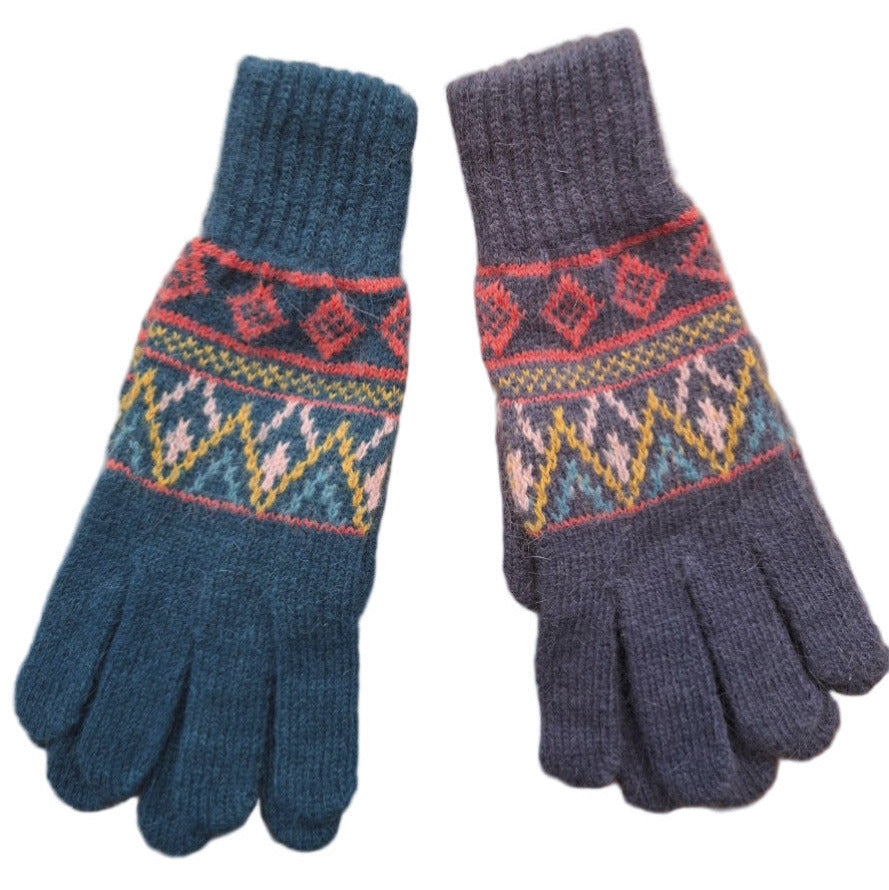 Knitted Gloves With Geometric Pattern
